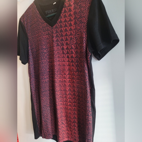 GUESS Red patterned Tshirt - Picture 3 of 3